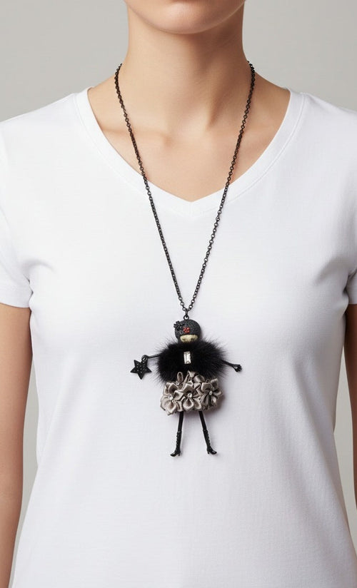 Collana con bambola