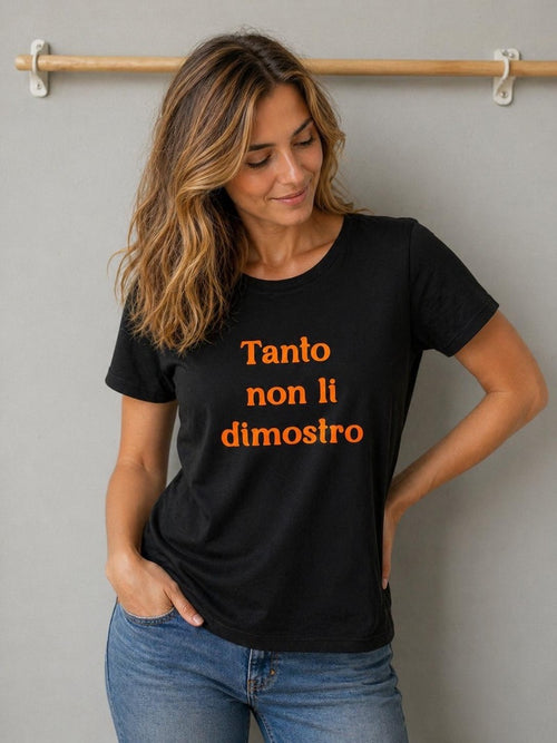 T-SHIRT CON SCRITTA