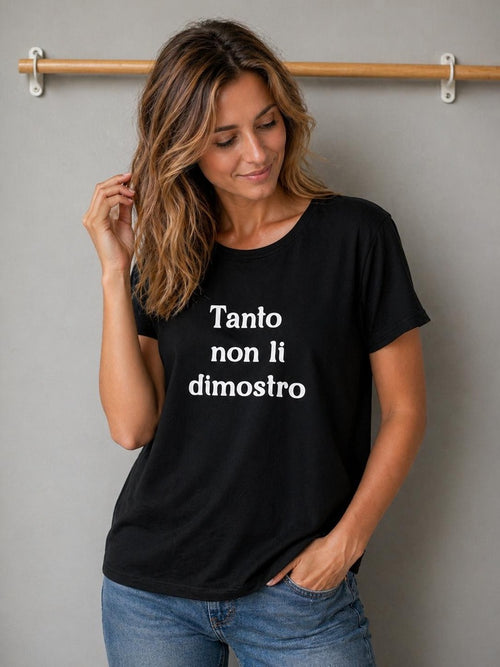 T-SHIRT CON SCRITTA