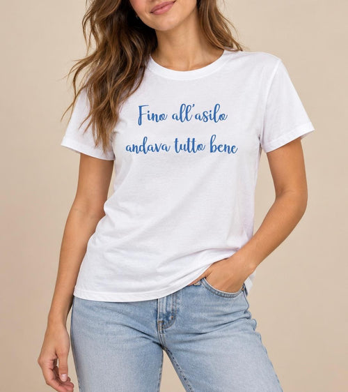 T-SHIRT CON SCRITTA